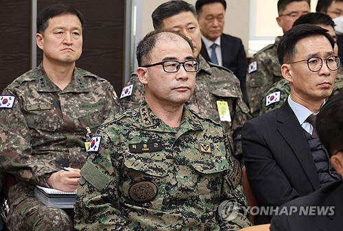 곽종근 전 육군 특수전사령관이 22일 국회에서 열린 '윤석열 정부의 비상계엄 선포를 통한 내란 혐의 진상규명 국정조사 특별위원회' 1차 청문회에 출석해 자리하고 있다.  [연합뉴스]